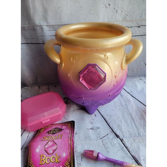 Magic Mixies Magical Misting Cauldron Interactive Pink Plush Toy Works - Picture 5 of 12